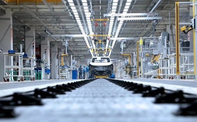 Shaanxi Xianghelixin Automobile Sales Service Co., Ltd. linha de produção do fabricante