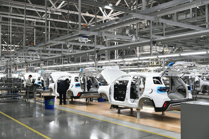 Shaanxi Xianghelixin Automobile Sales Service Co., Ltd. linha de produção do fabricante